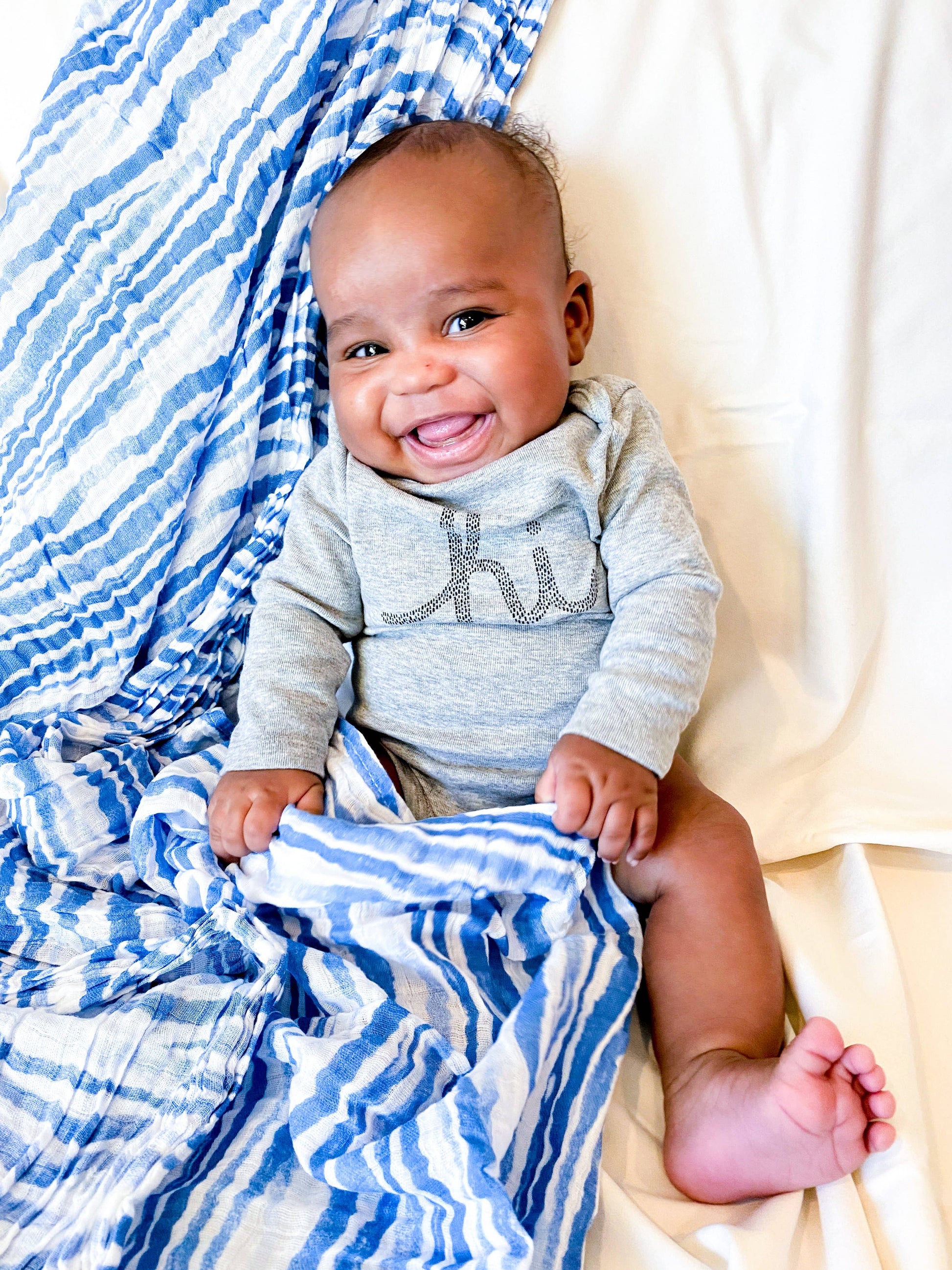 LollyBanks - Waving At You Baby Swaddle Blanket