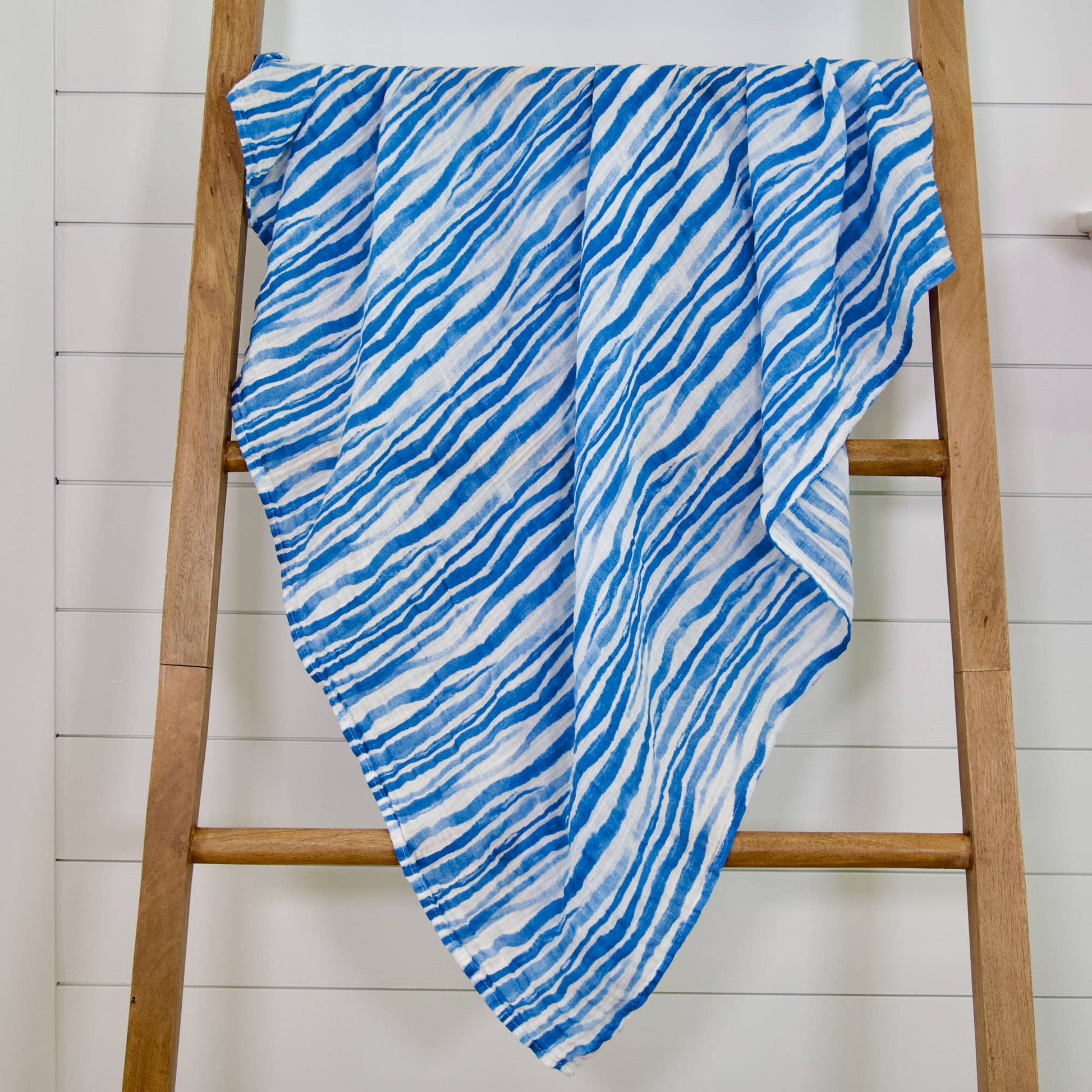 LollyBanks - Waving At You Baby Swaddle Blanket