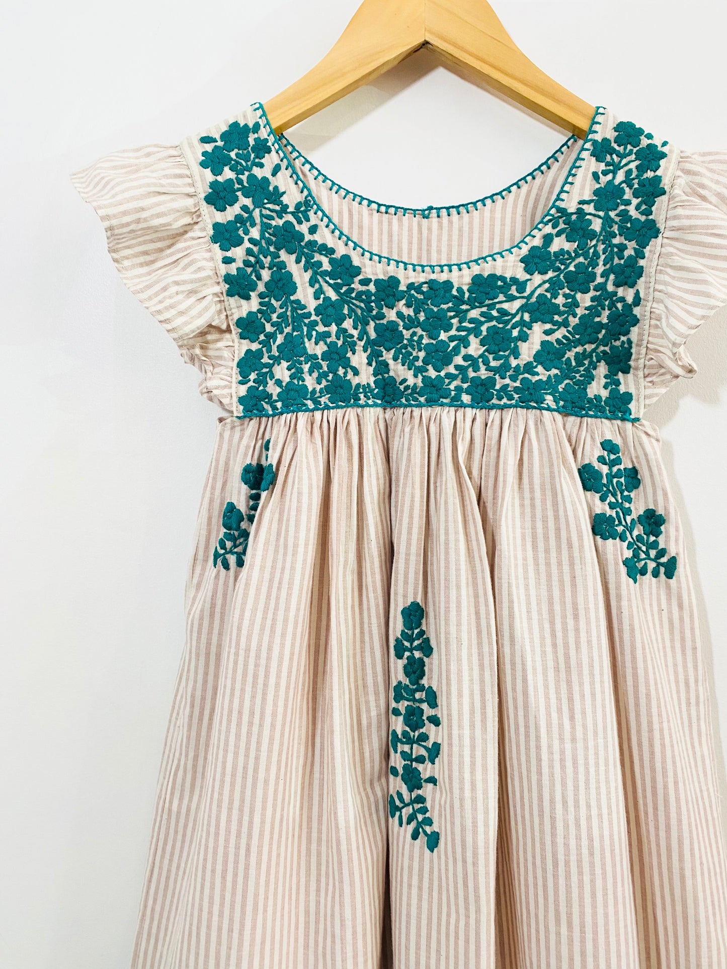 embroidered dress / 8Y