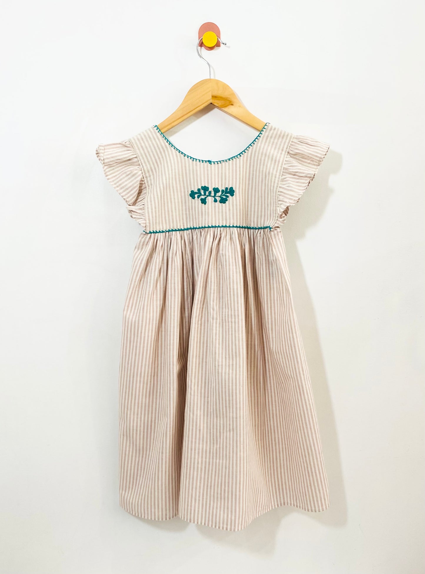 embroidered dress / 8Y