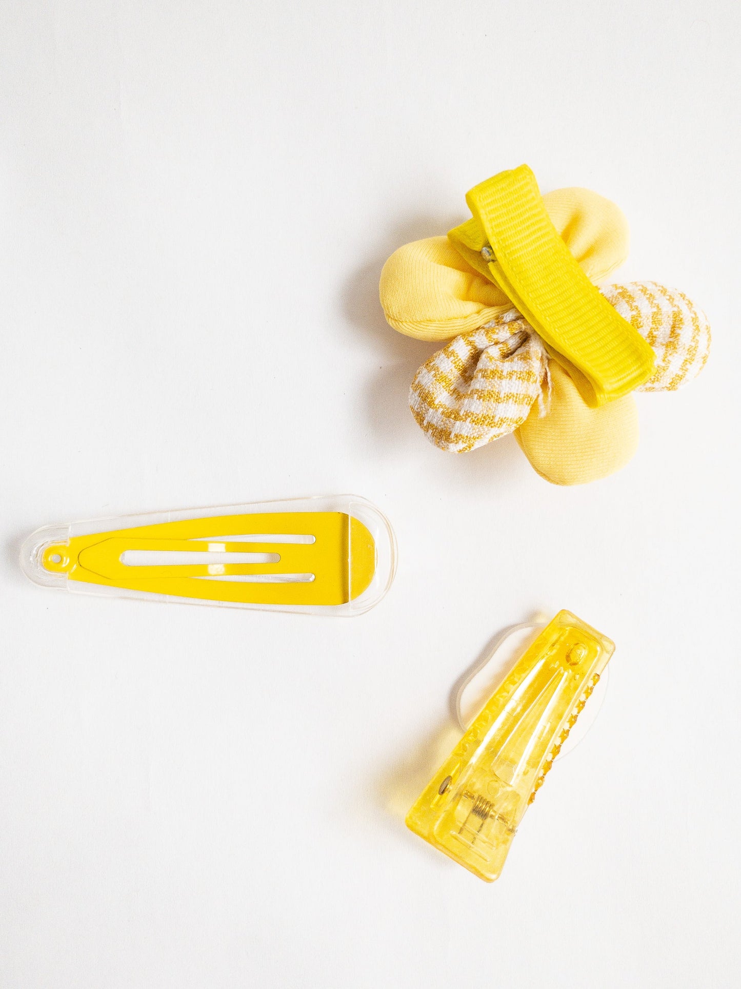 happy egg hair clip set