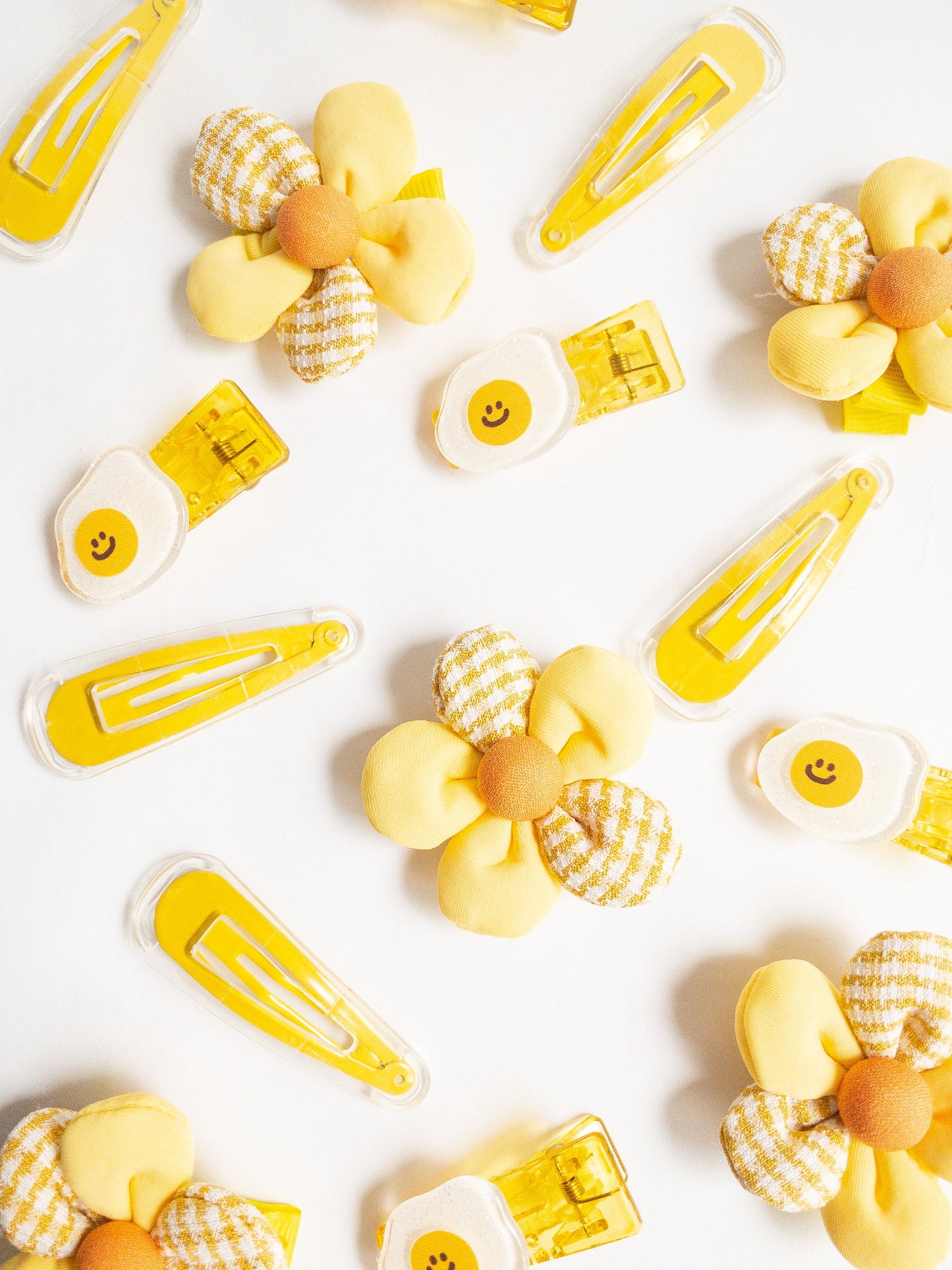 happy egg hair clip set