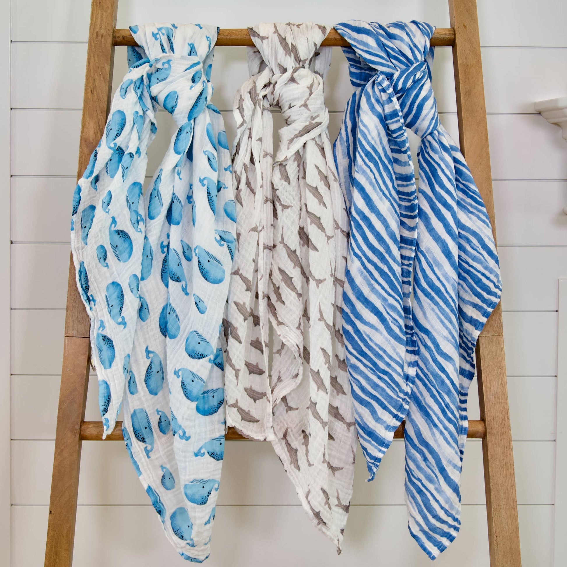 LollyBanks - Waving At You Baby Swaddle Blanket