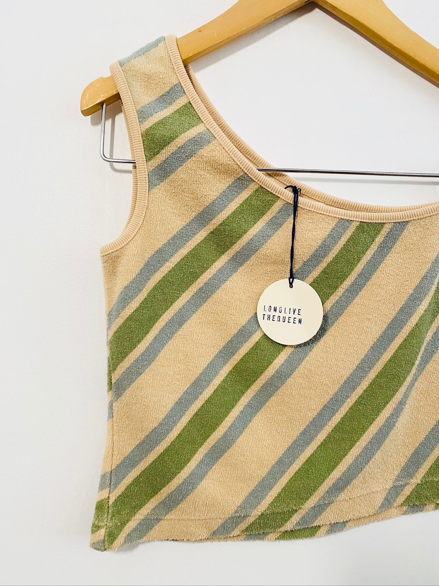 one-shoulder tank / 8y