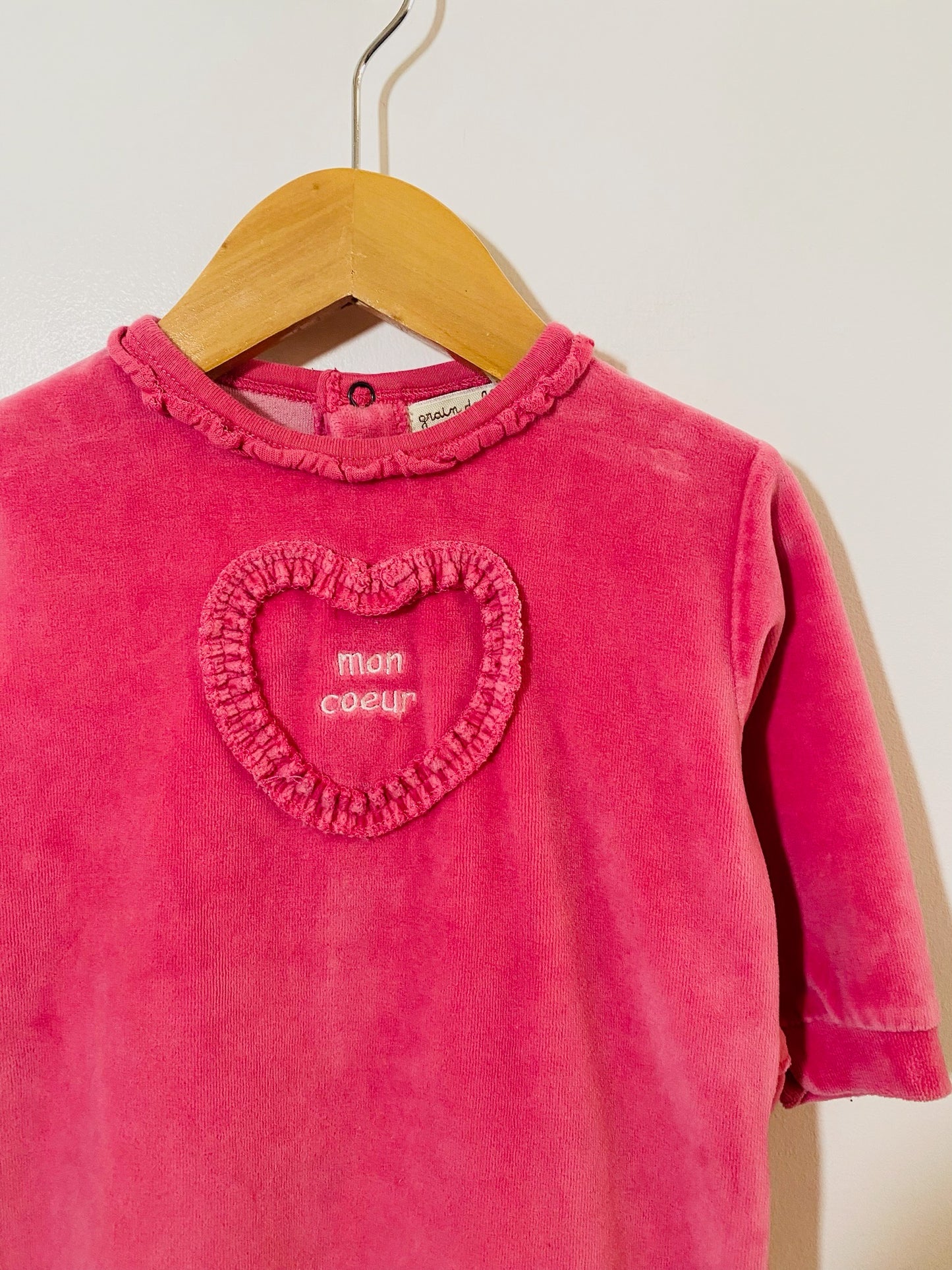 “mon coeur” velour onesie / 3-6M