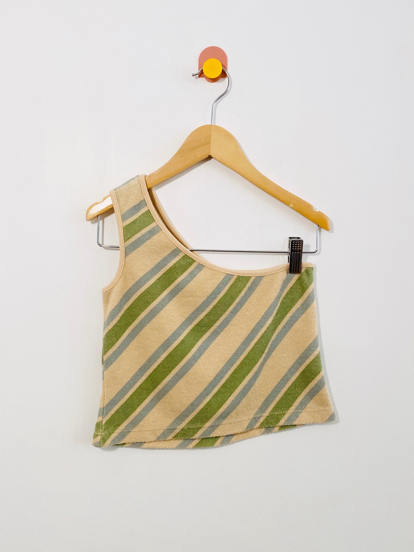 long live the queen one-shoulder tank / 8y