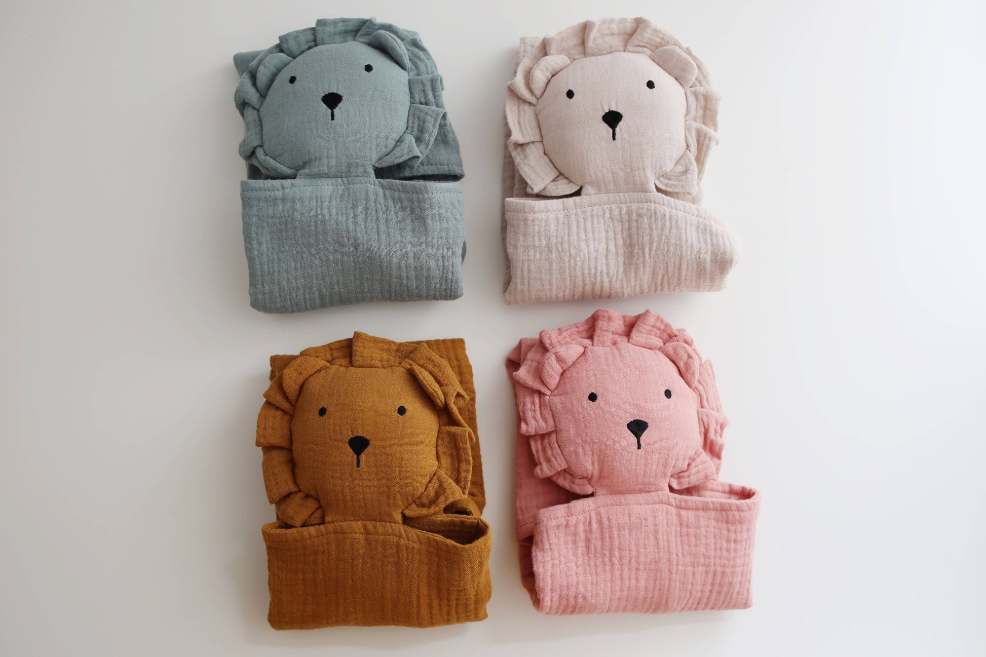 Marlowe & Co Toffee Lion Lovey Blanket