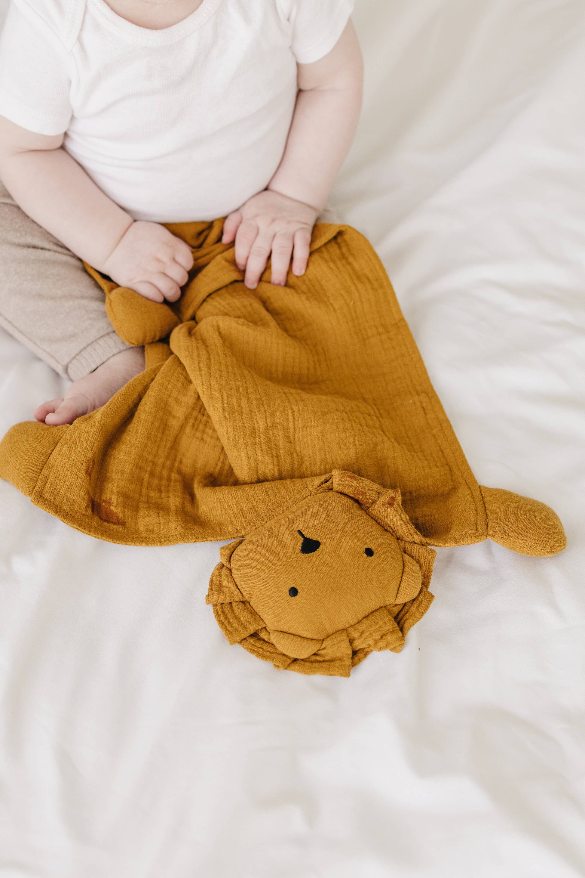 Marlowe & Co Toffee Lion Lovey Blanket