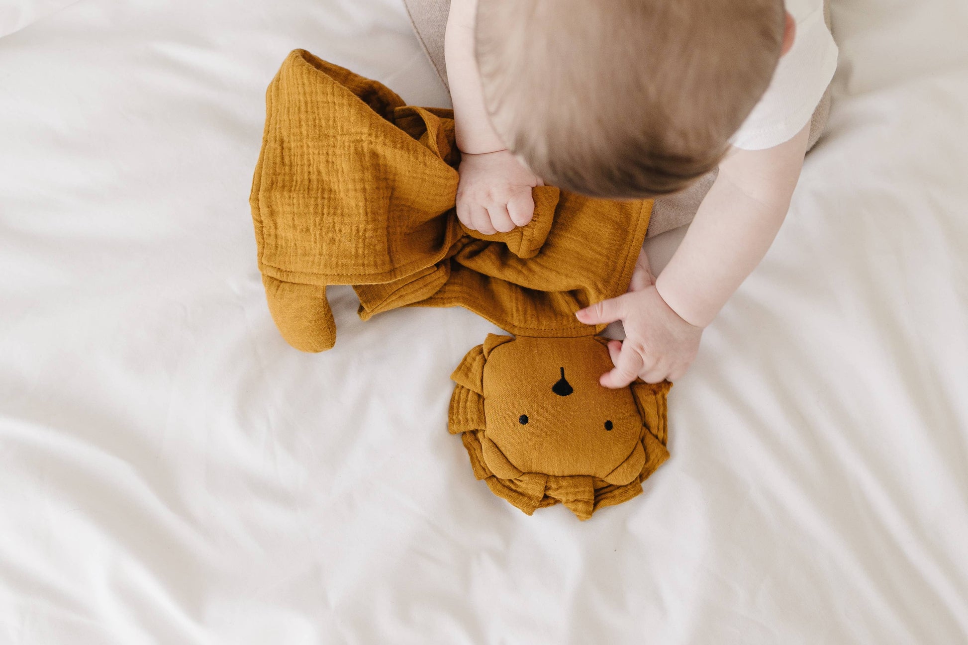 Marlowe & Co Toffee Lion Lovey Blanket