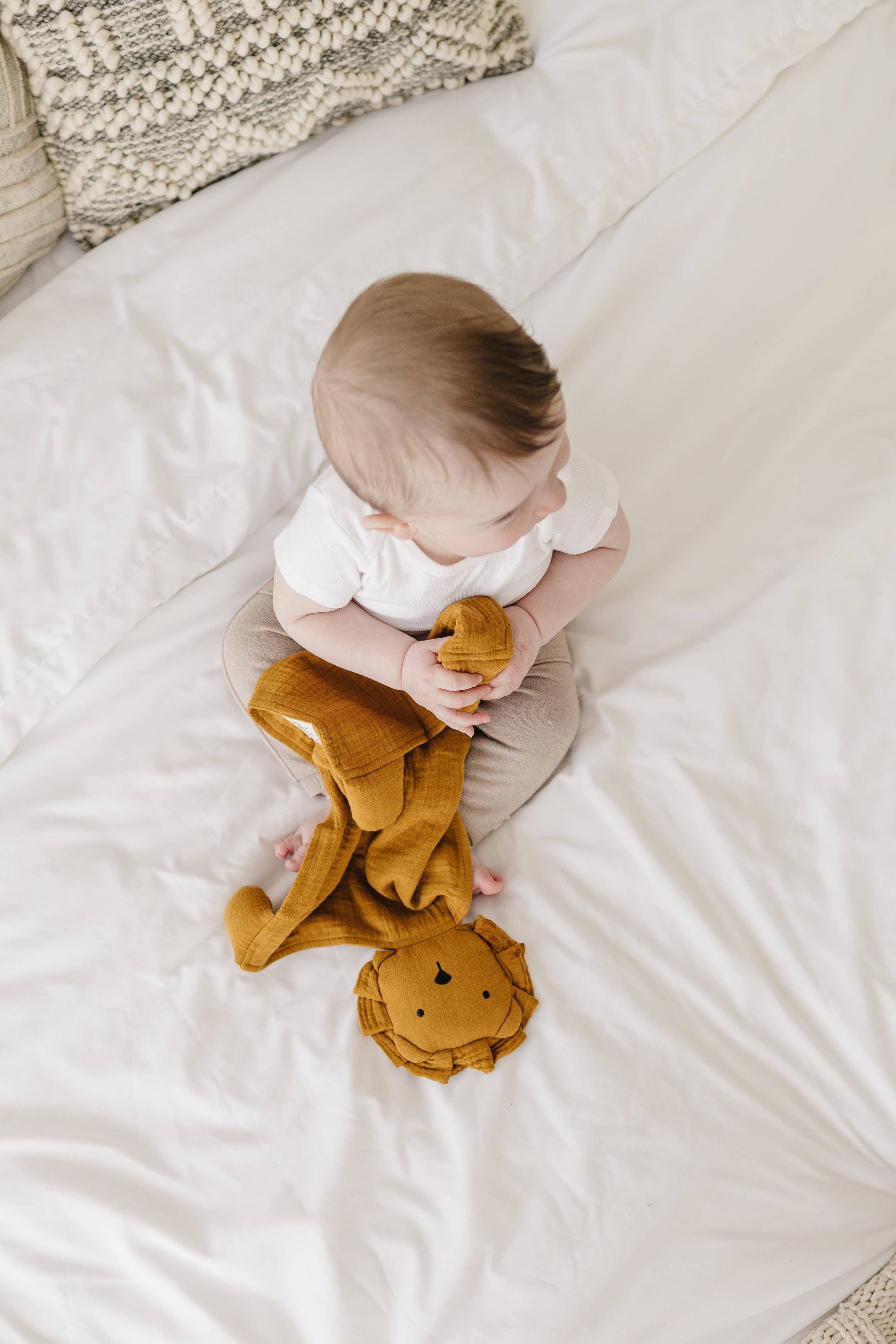 Marlowe & Co Toffee Lion Lovey Blanket