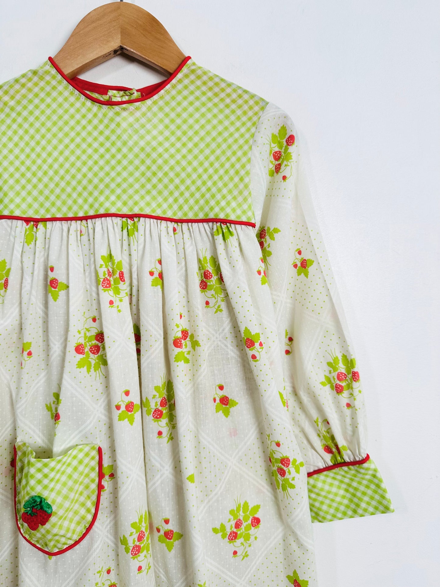 Vintage Strawberry Gingham Dress / 4Y