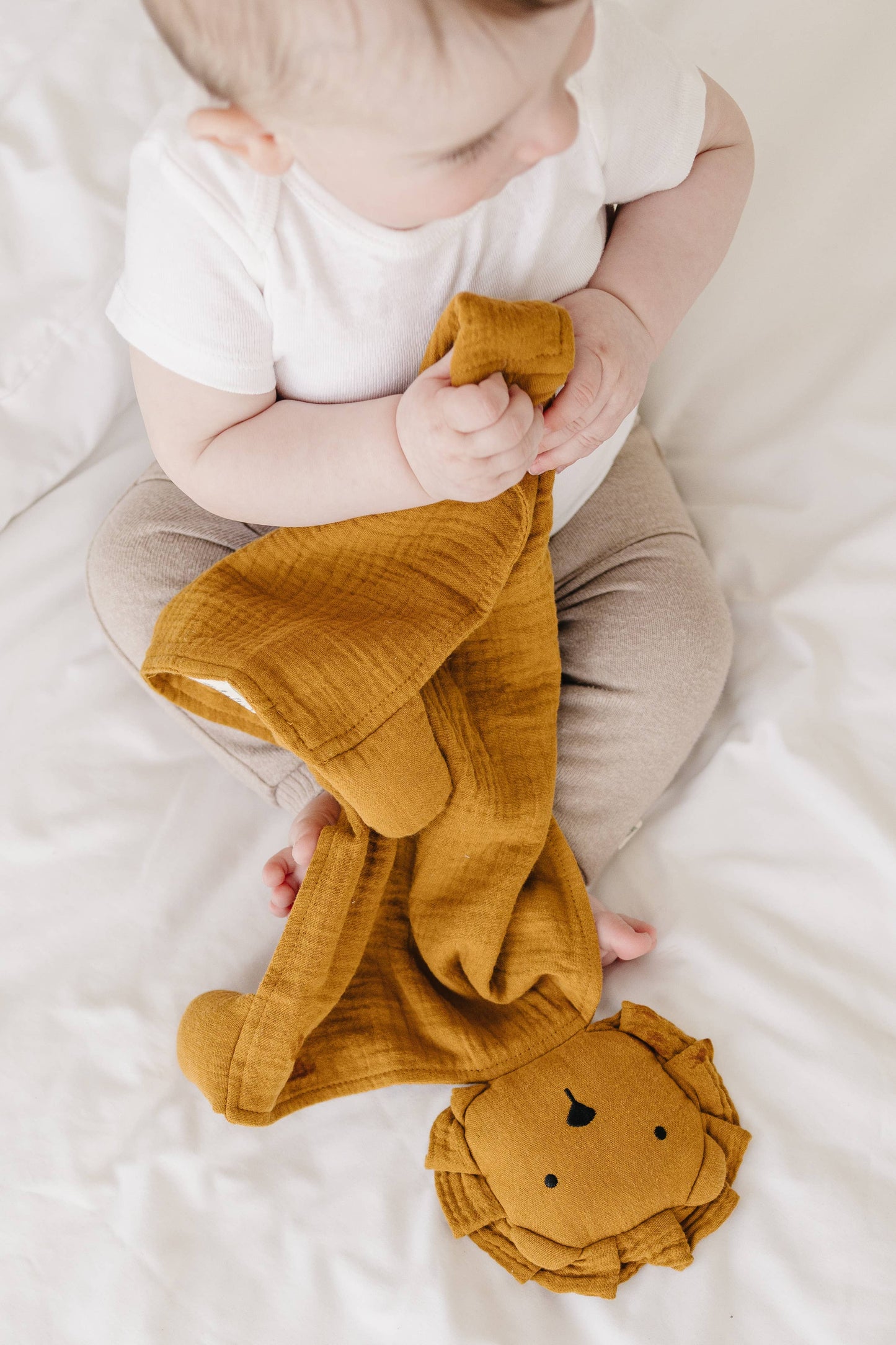 Marlowe & Co Toffee Lion Lovey Blanket