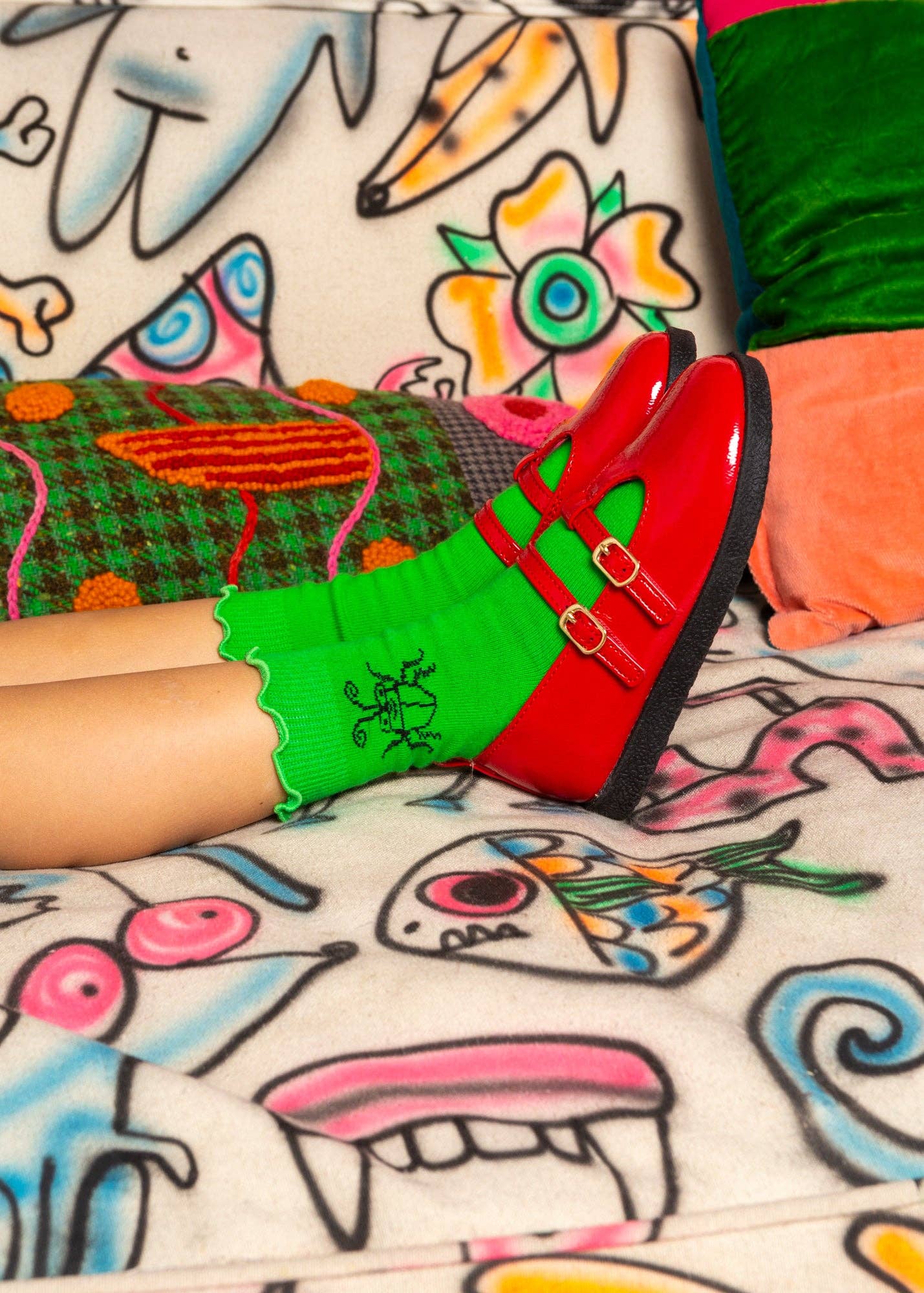 Roach Ruffle Socks