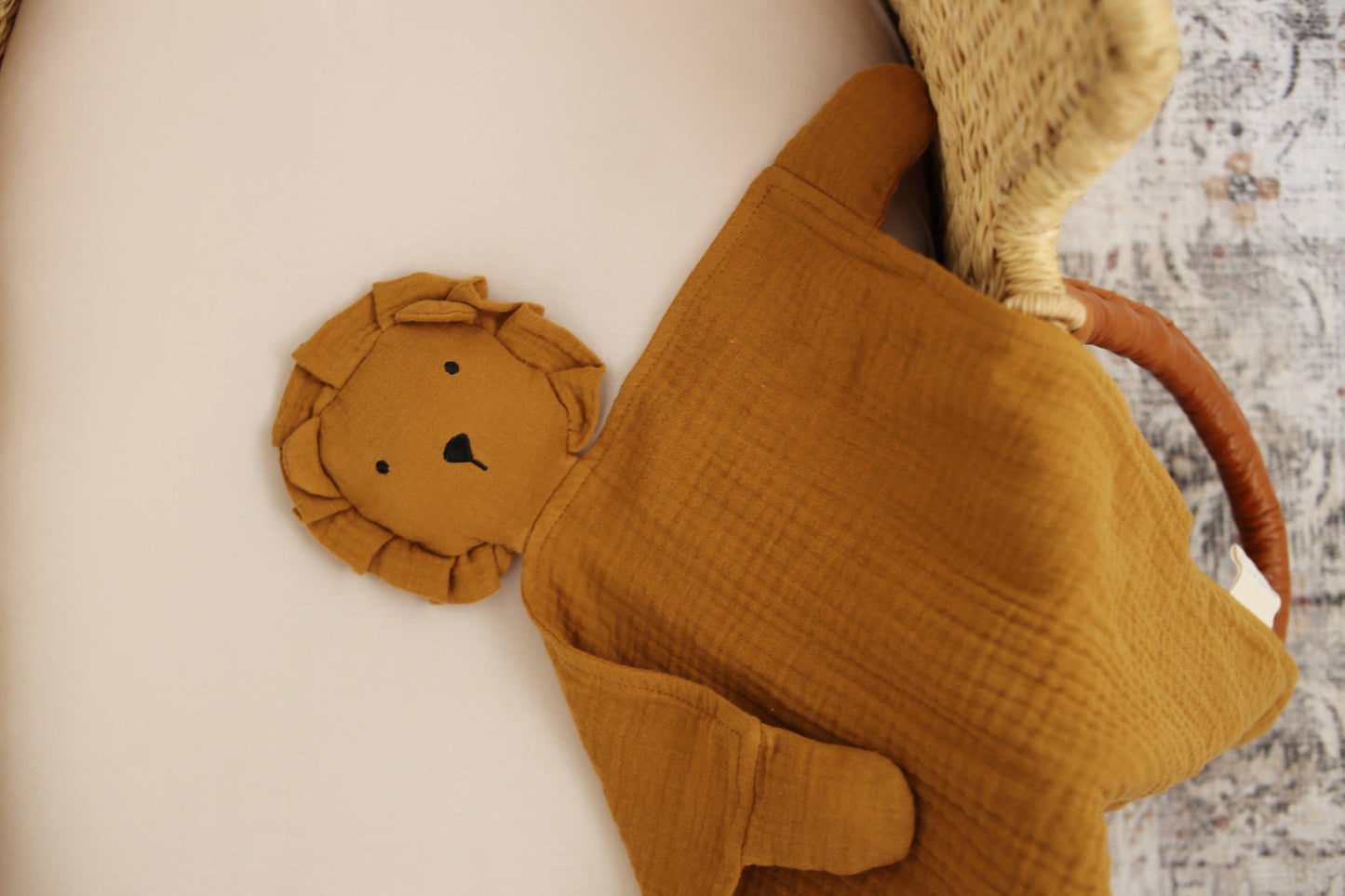 Marlowe & Co Toffee Lion Lovey Blanket