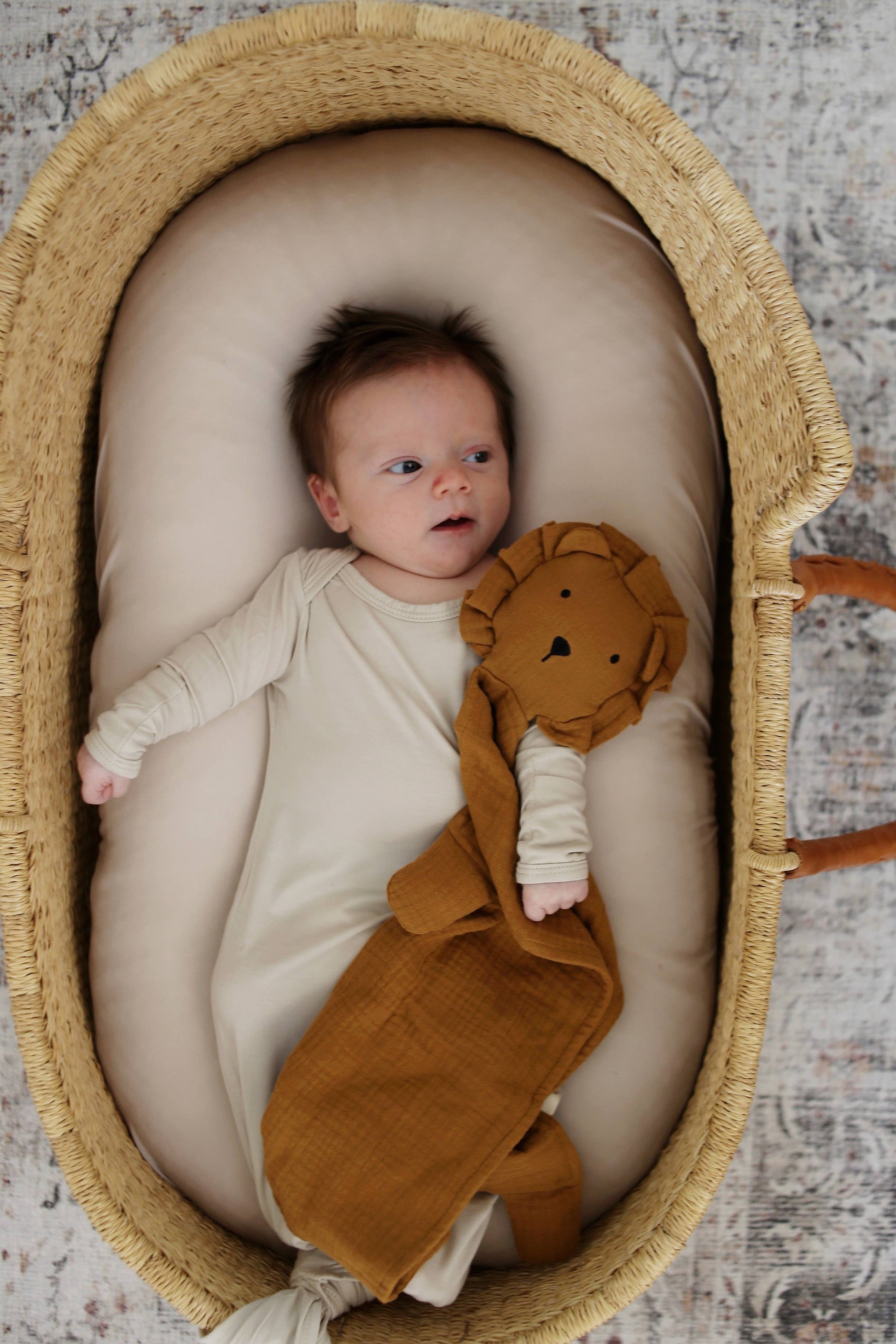 Marlowe & Co Toffee Lion Lovey Blanket