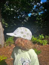 Load image into Gallery viewer, five panel hat - green daisy